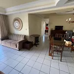 Quarto Privado Em Apto Pe Na Areia - Residencia Familiar